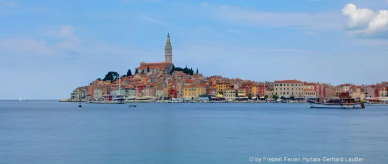 kroatien-istrien-halbinsel-ausflugsziele-meer-altstadt-turm-wahrzeichen